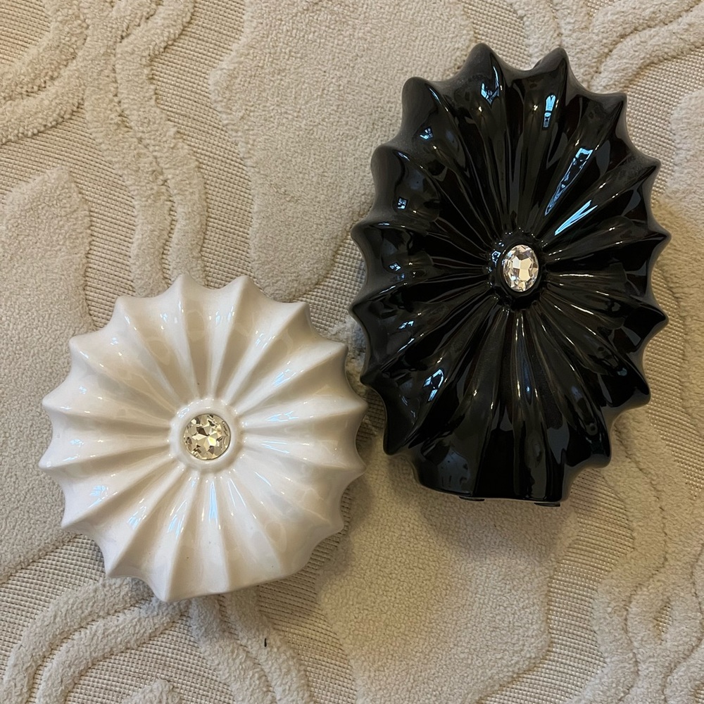 Set of 2 Vases